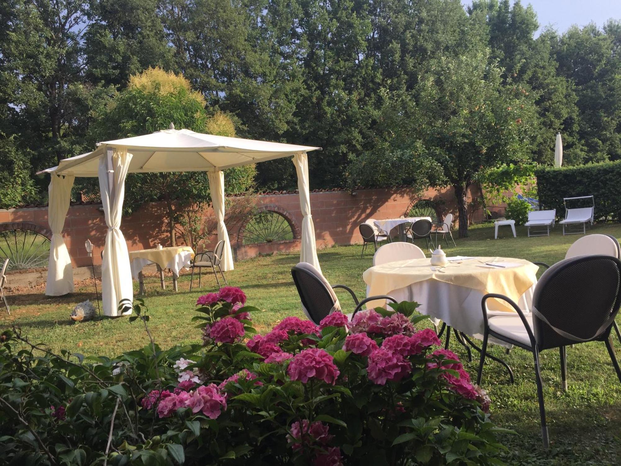 Gasthaus Ca 'D Gnese Castagnole delle Lanze Exterior foto